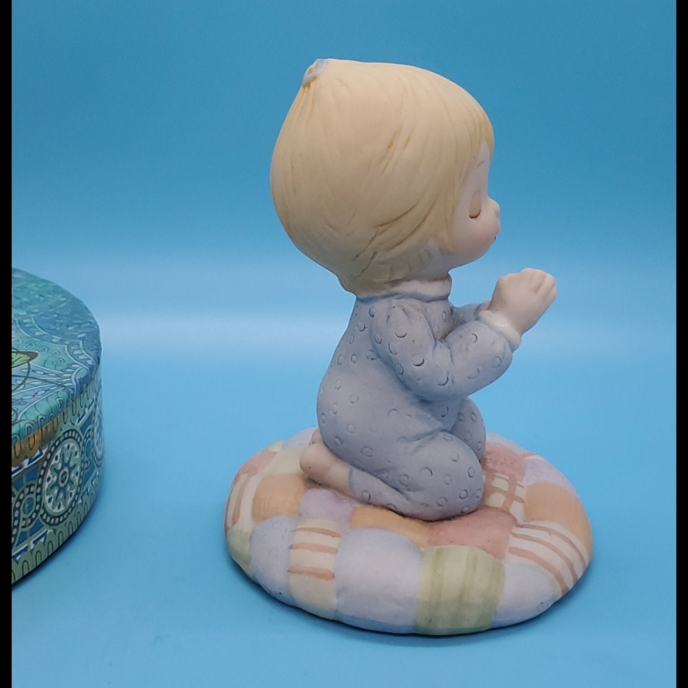 BETSEY CLARK HALLMARK figurine of child 'Just sending a little prayer your way' - Picture 5 of 8